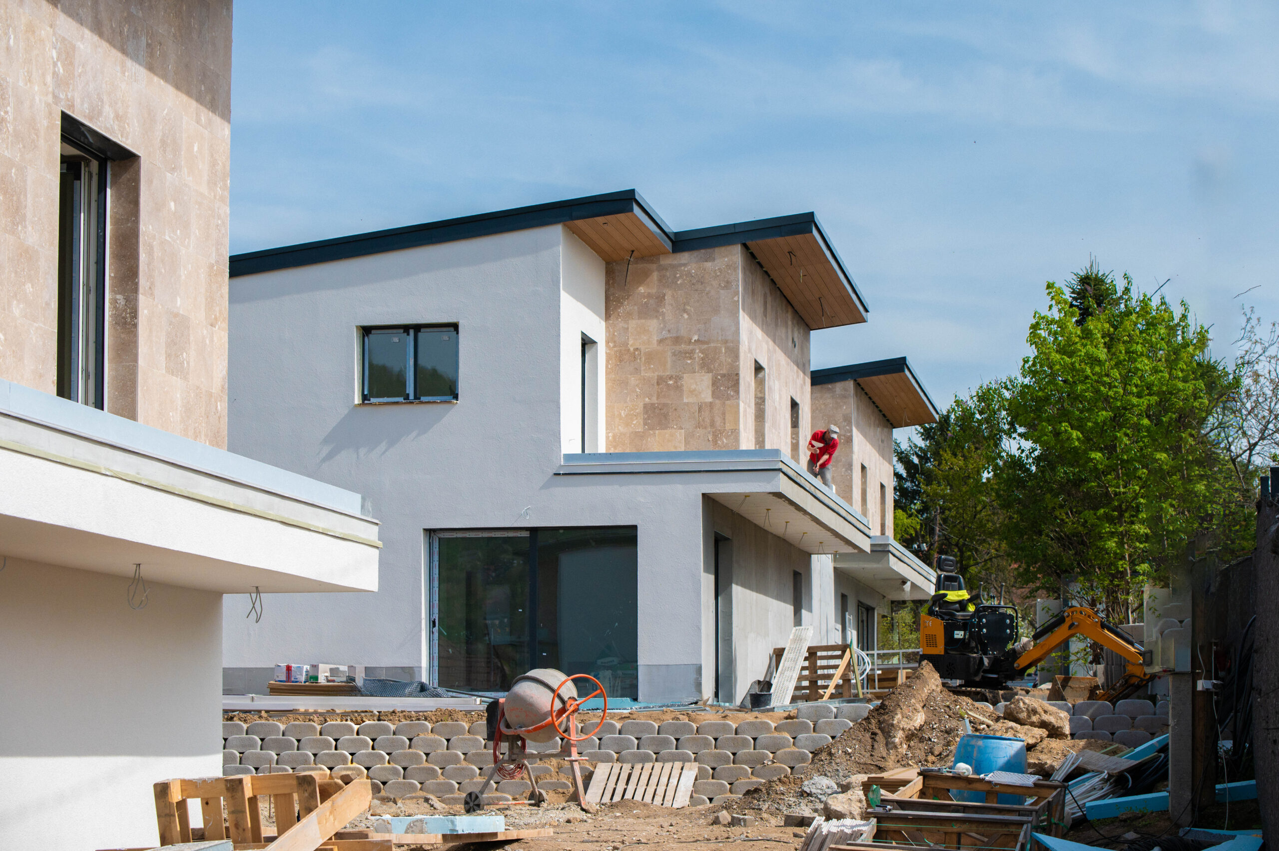 Hogyan épül fel egy ház? – Ismerd meg az építkezés menetét az Aranyvölgyi Villapark példáján keresztül (1. rész)